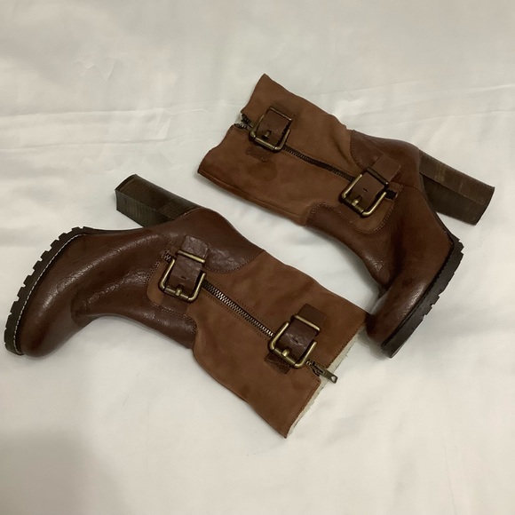 Vintage Romanian heels leather boots 7.5 - Picture 6 of 12